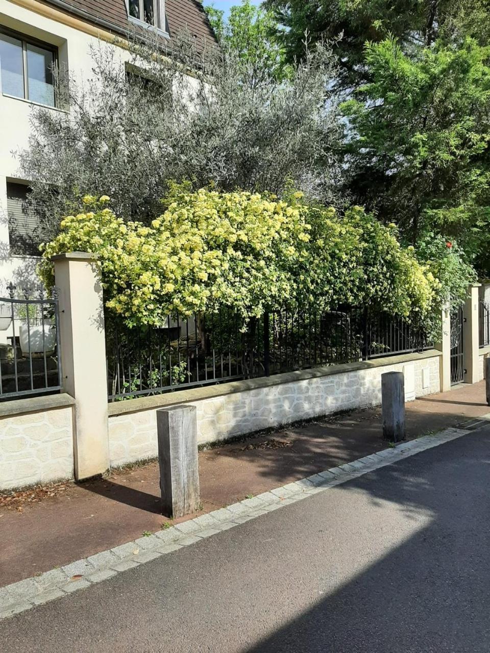 Sejour A La Chataigneraie Rueil-Malmaison Bagian luar foto